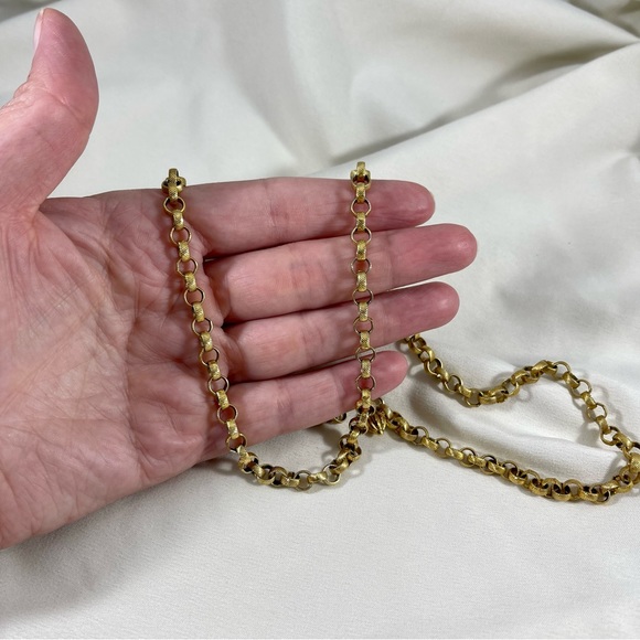 Vintage Park Lane necklace chain in gold tone with unique textured links. - Picture 7 of 9